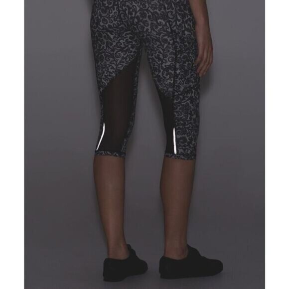 LULULEMON Outrun 17" Crop Sz 4 Mini Cinder Lace White Black - Picture 4 of 13